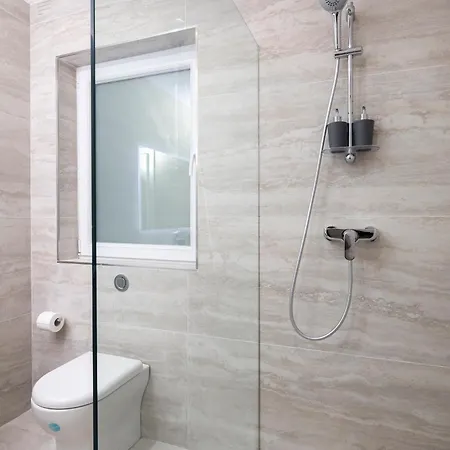 Daire Chic, Modernized Maisonette - Close To Tigne Point, & Saint Julian's *