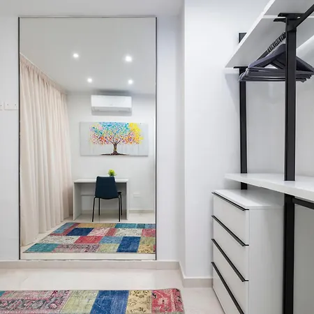 Chic, Modernized Maisonette - Close To Tigne Point, & Saint Julian's *