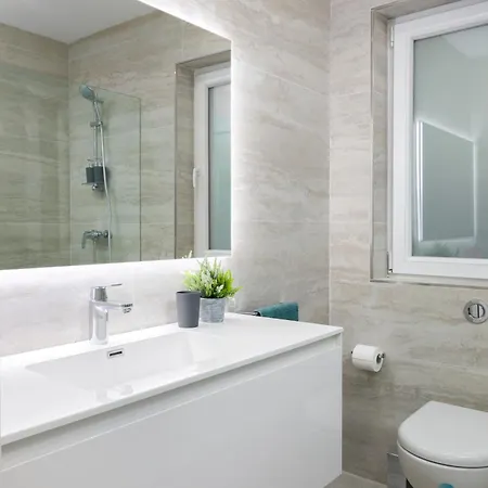 Chic, Modernized Maisonette - Close To Tigne Point, & Saint Julian's Daire *