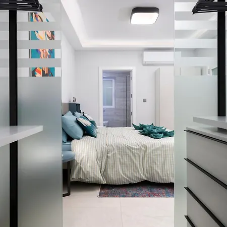 Chic, Modernized Maisonette - Close To Tigne Point, & Saint Julian's *