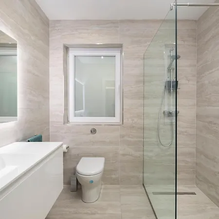 شقة Chic, Modernized Maisonette - Close To Tigne Point, & Saint Julian's