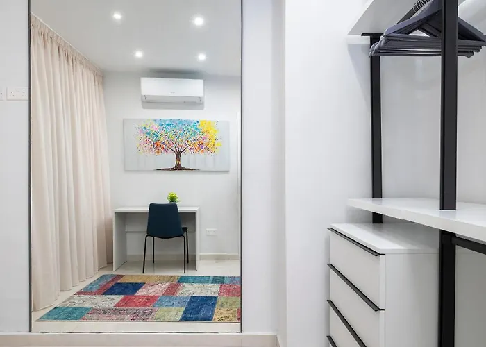 Chic, Modernized Maisonette - Close To Tigne Point, & Saint Julian's *