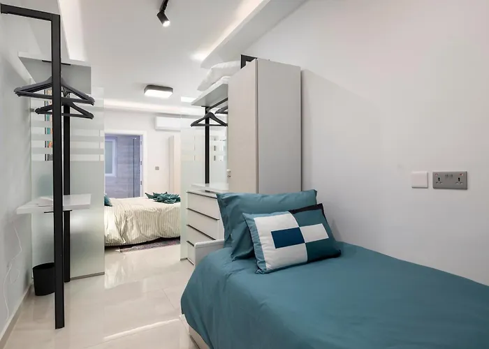 Chic, Modernized Maisonette - Close To Tigne Point, & Saint Julian's Apartament